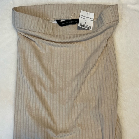 High Waisted Rib Skirt with Slit - Picture 4 of 4